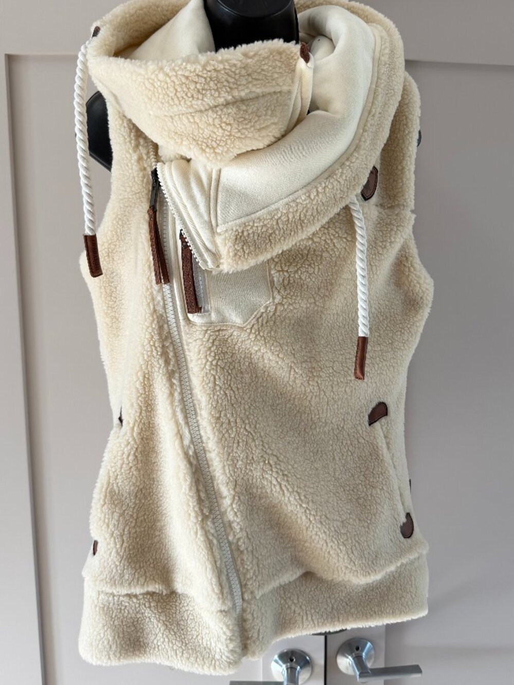 NWT Wanakome Isabelle Sherpa Vest Ivory Cream Hooded Asymmetric Zip Fleece S